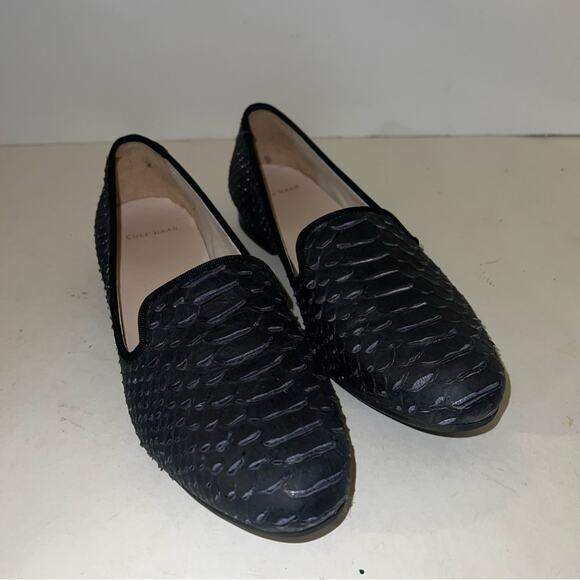 COLE HAAN textured black slip on loafers 6B - Picture 2 of 4
